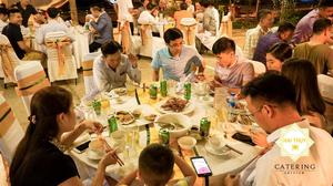 Tiệc cưới trong không khí hân hoan