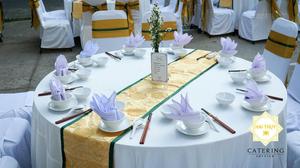 Bàn tiệc được set up sang trọng