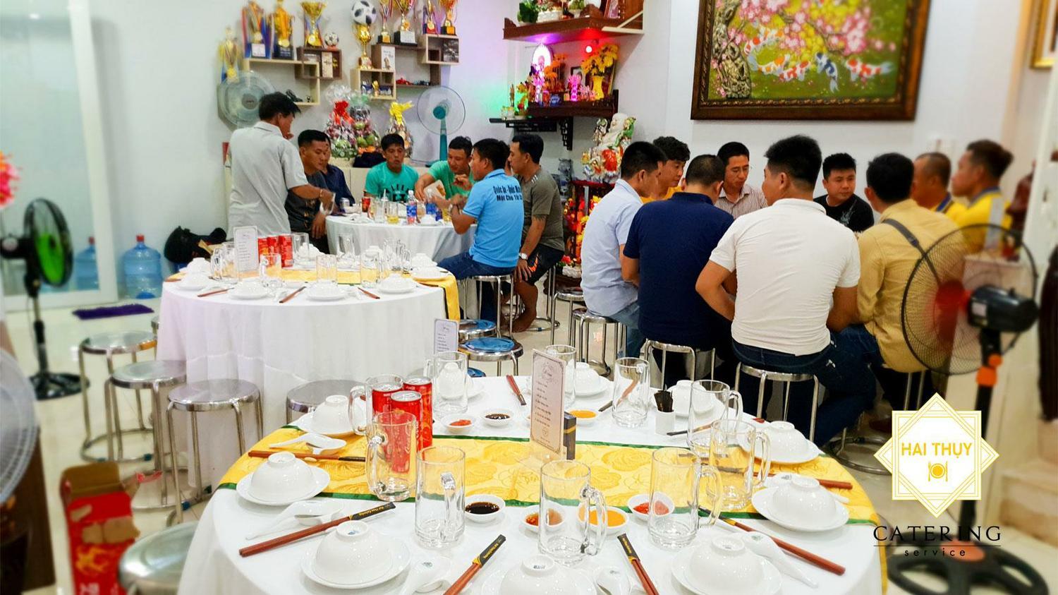 Không gian ấm cúng của tiệc đám giỗ