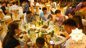 Buổi tiệc khai trương được tổ chức với không gian ngoài trời