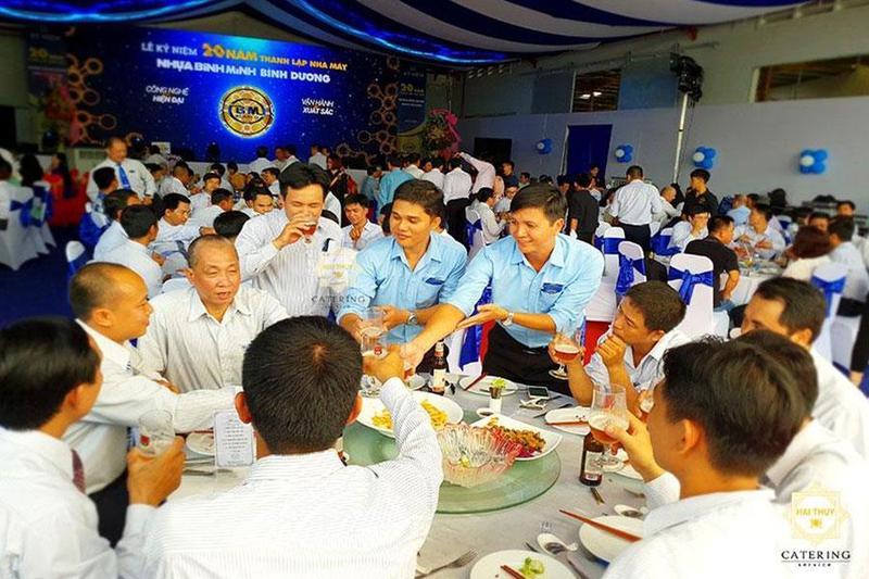 Đặt tiệc công ty cùng Hai Thụy Catering - Nâng cao tinh thần, đoàn kết vững mạnh 